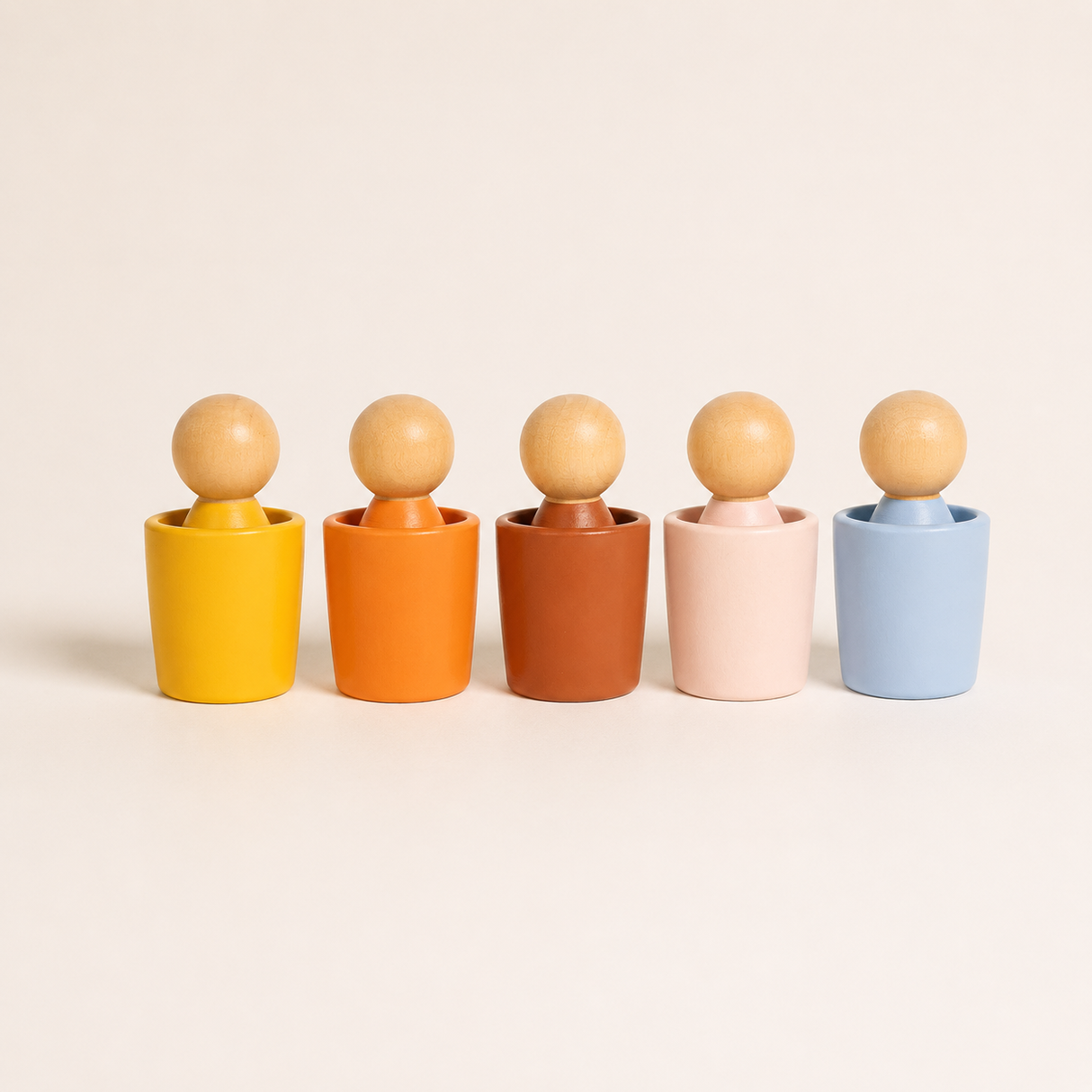 Gobelets de tri et figurines
