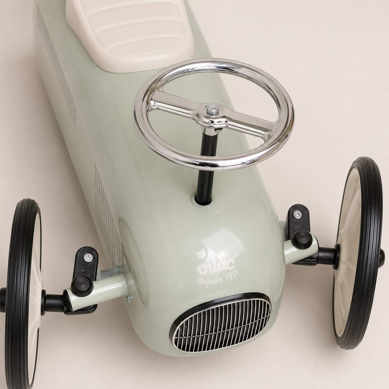 Le petit bolide vert sauge