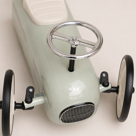 Le petit bolide vert sauge