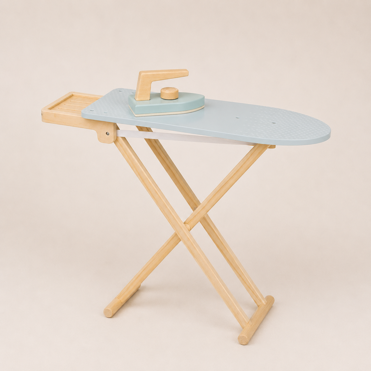 Planche et fer à repasser en bois